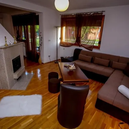 Una Dalia Villa