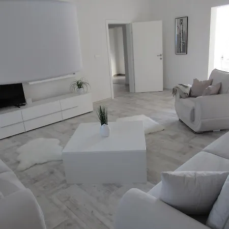 Una Dalia Villa