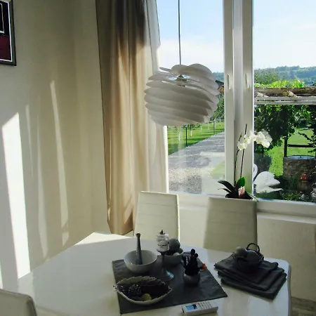 Una Dalia Villa
